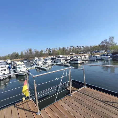 Botel Hausboot Maris In