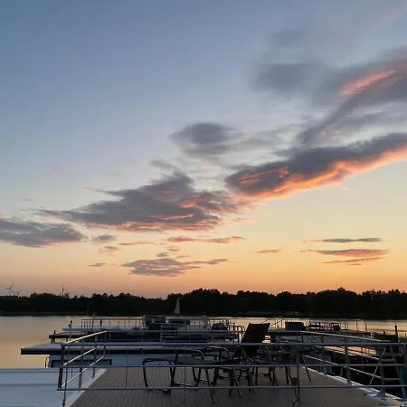 Hausboot Maris In Botel *